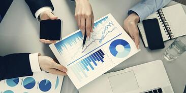 Besonders gefragt sind aktuell IT-affine Finanzprofis und IT-Sicherheitsspezialisten. (Quelle: Erikona/ iStock)